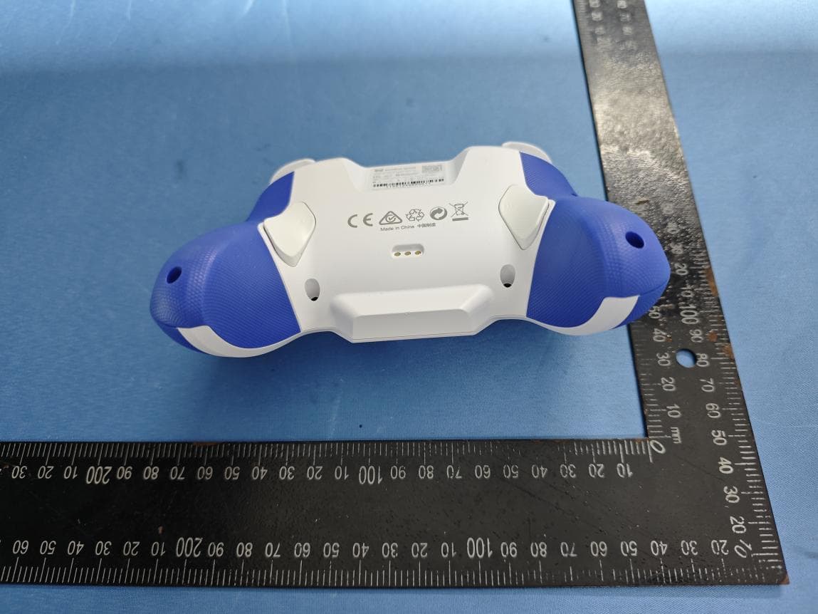 Wireless Game Controller - FCC ID 2AYJK-BLITZ2 - Shenzhen Warsong Technology Co., Ltd.