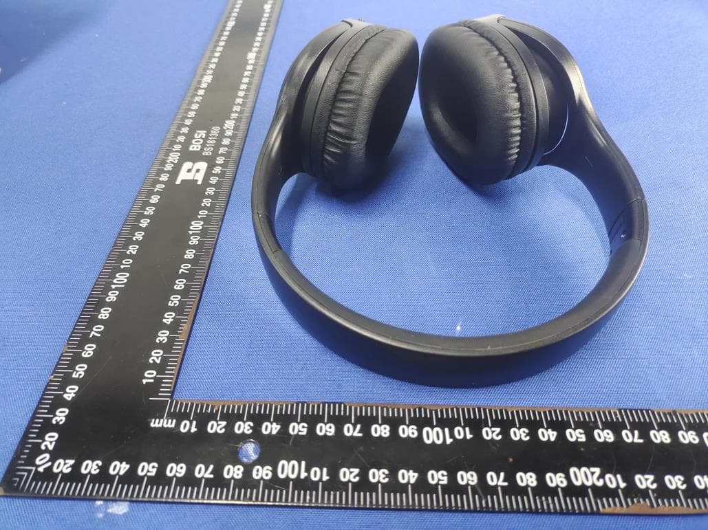 Wireless Headphone - FCC ID 2AZBO-N00031 - TECHNOFASHION INC.