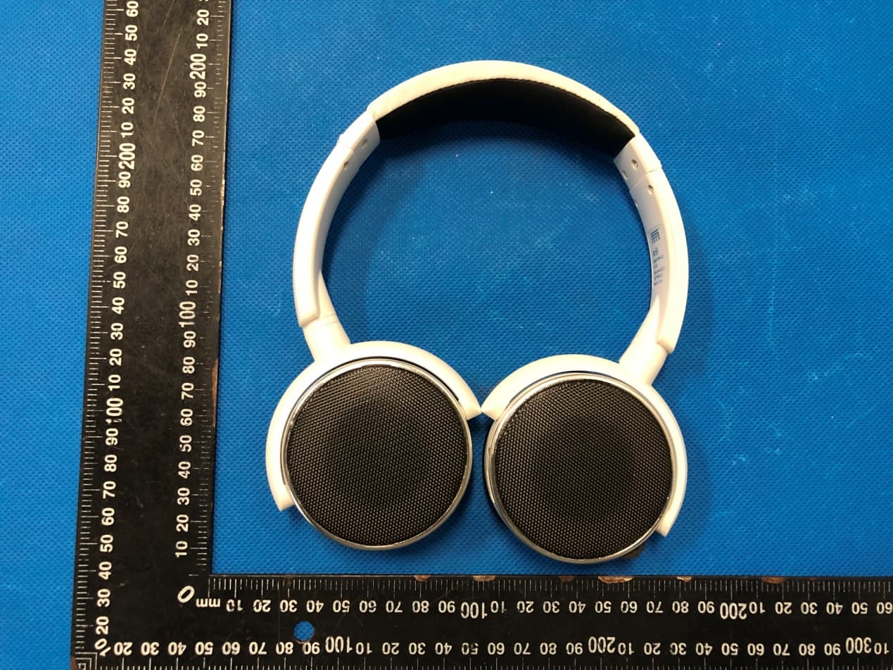 WIRELESS HEADPHONE - FCC ID 2AZJ2-WM-422 - Dongguan Yinwo Electronic Technology Co., Ltd