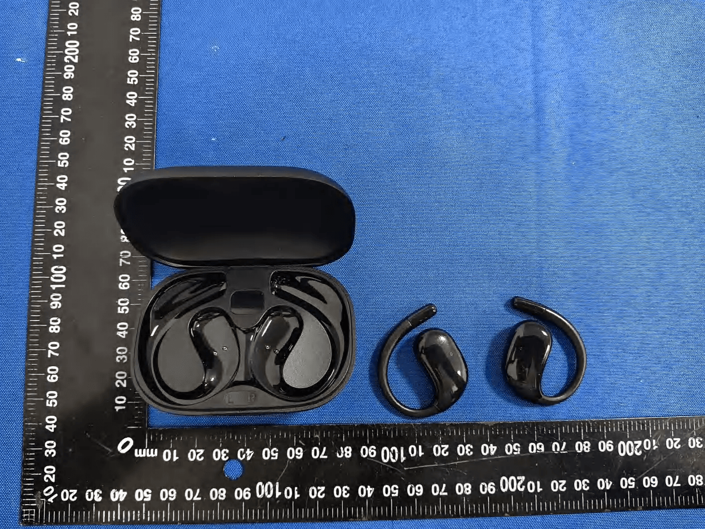True Wireless Earbuds - FCC ID 2AZSY-SHRP-TWS17 - Dongguan Symsta Electronics Co.,Ltd.