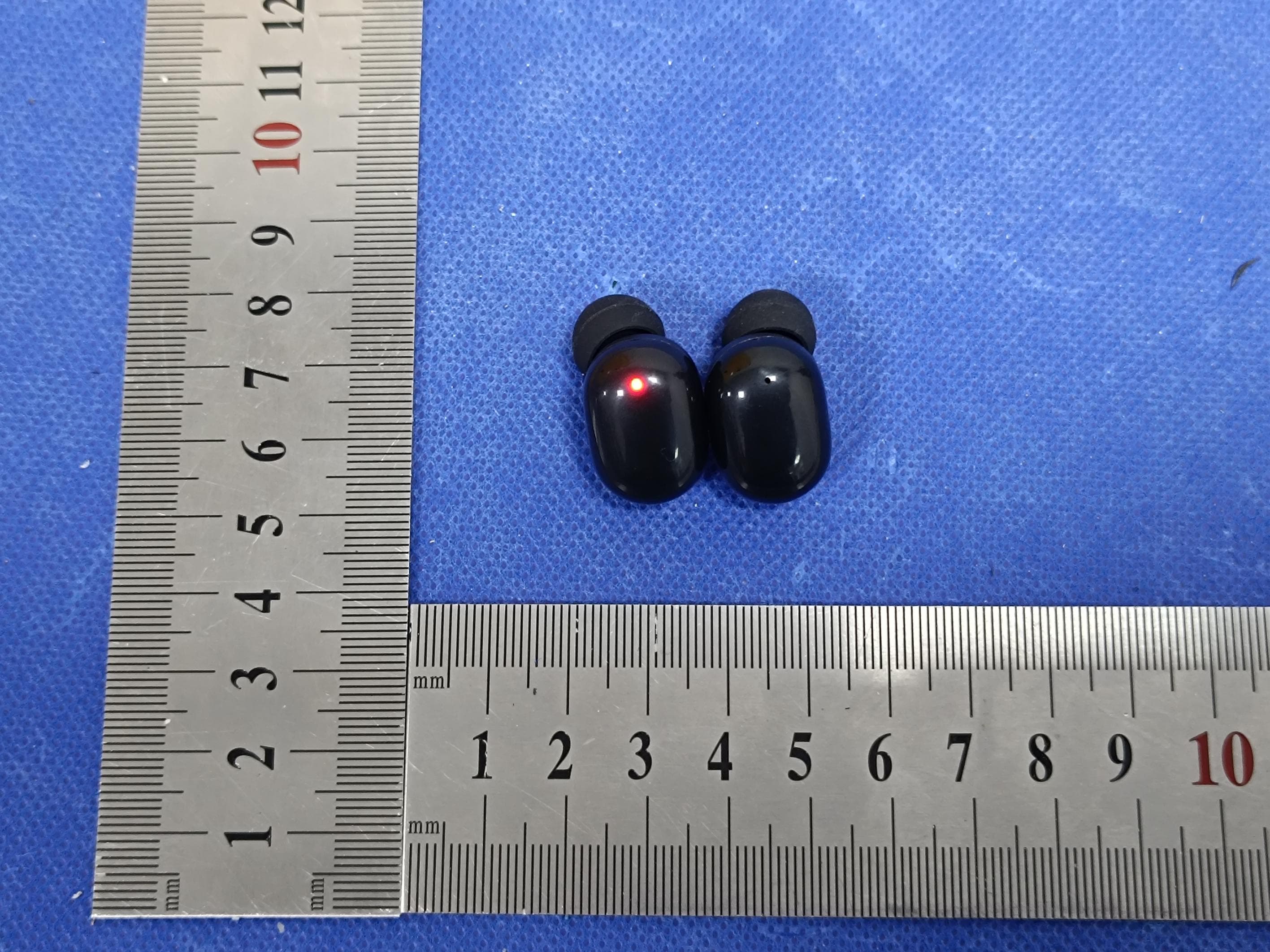True Wireless Earbuds - FCC ID 2AZSY-SR-BX - Dongguan Symsta Electronics Co.,Ltd.