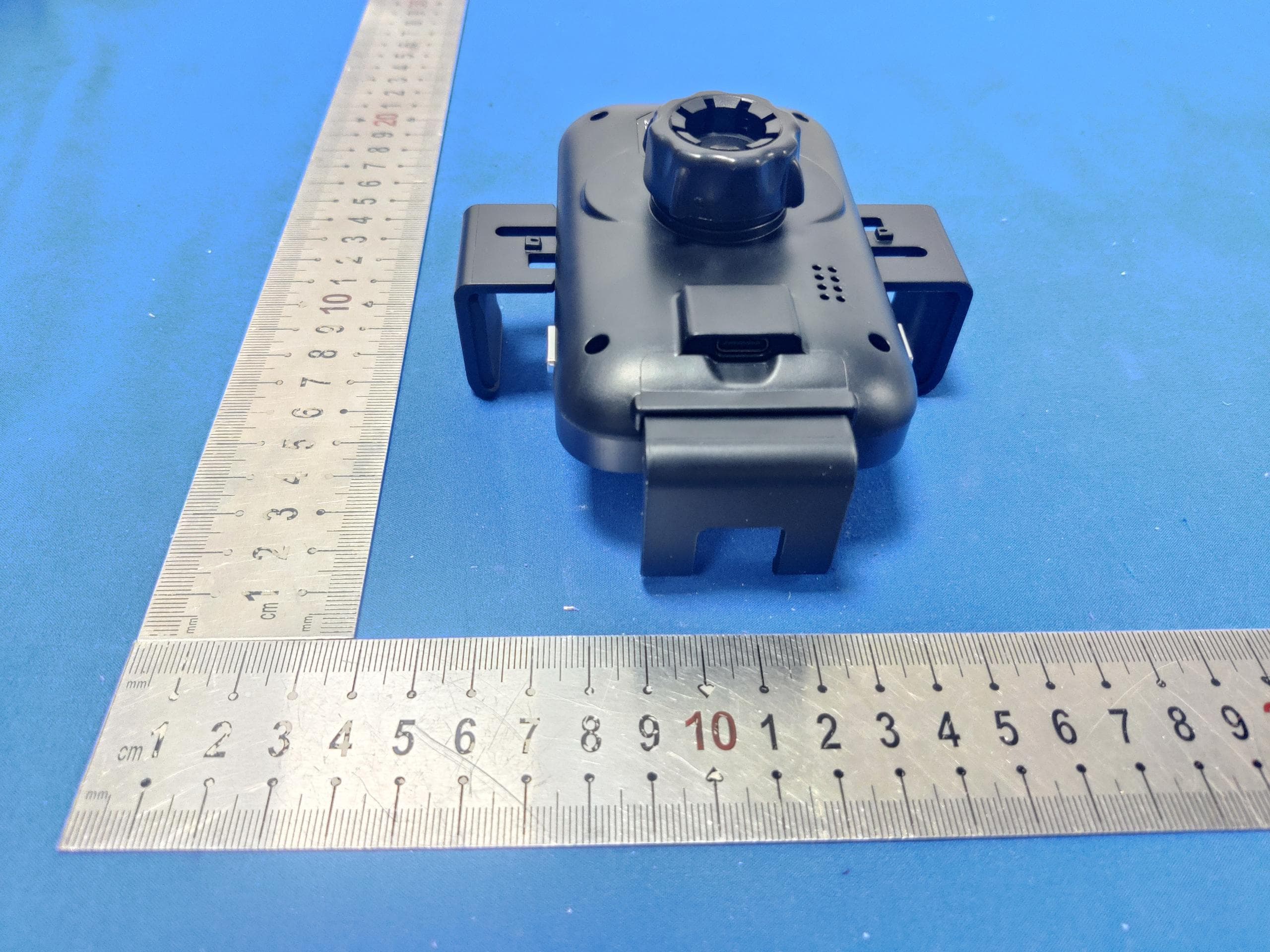 Wireless Charging Mount - FCC ID 2BA63-TFHL97 - Dzine Products, LLC DBA Tackform, LLC