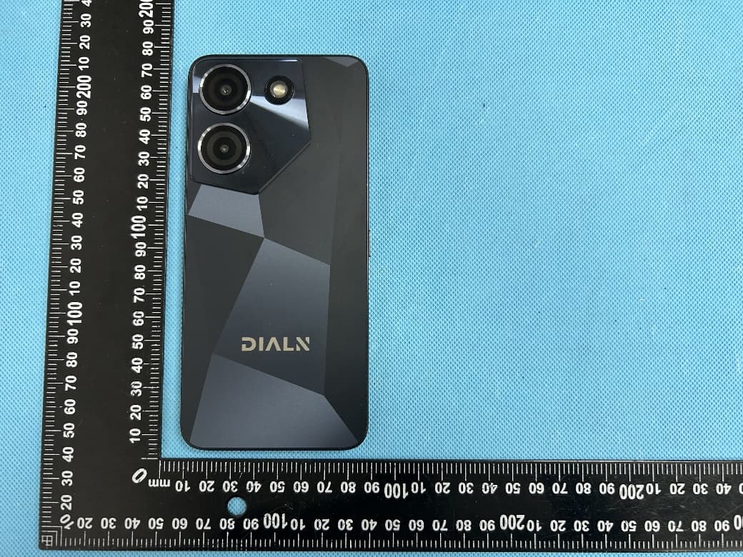 Smart Phone - FCC ID 2BAHU2024021 - DIALN PRODUCTS INC.