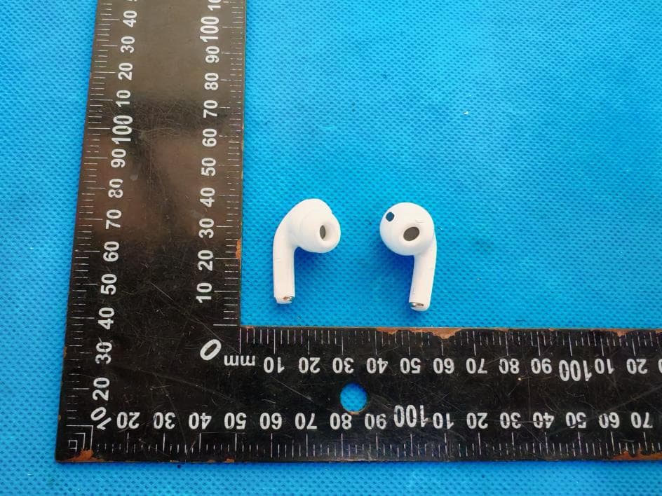 Bluetooth wireless stereo headset - FCC ID 2BB37-SK50 - Electronic World LLC.