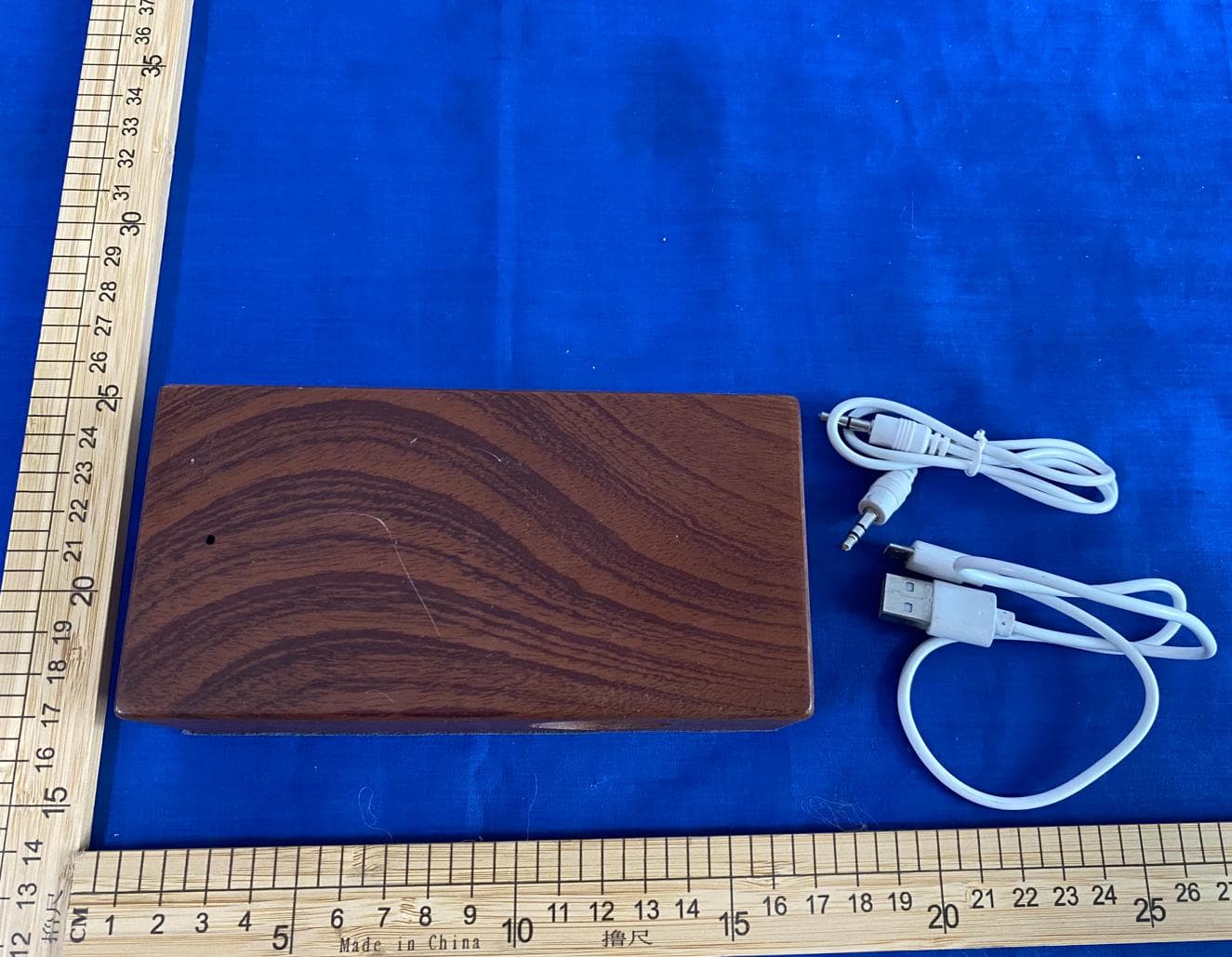 Wooden Speaker - FCC ID 2BBB2S1085-DW - Dongguan E-Max E-commerce Company Limited