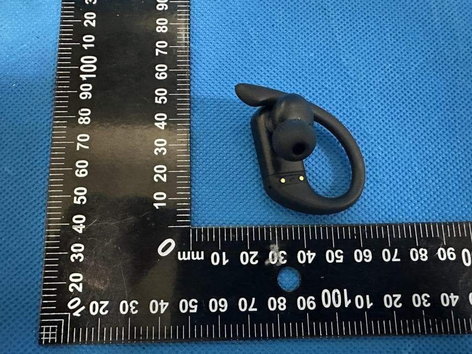 wireless earbuds - FCC ID 2BBBK-SPEED301 - Dongguan Aihu Electronics Technology Co., Ltd