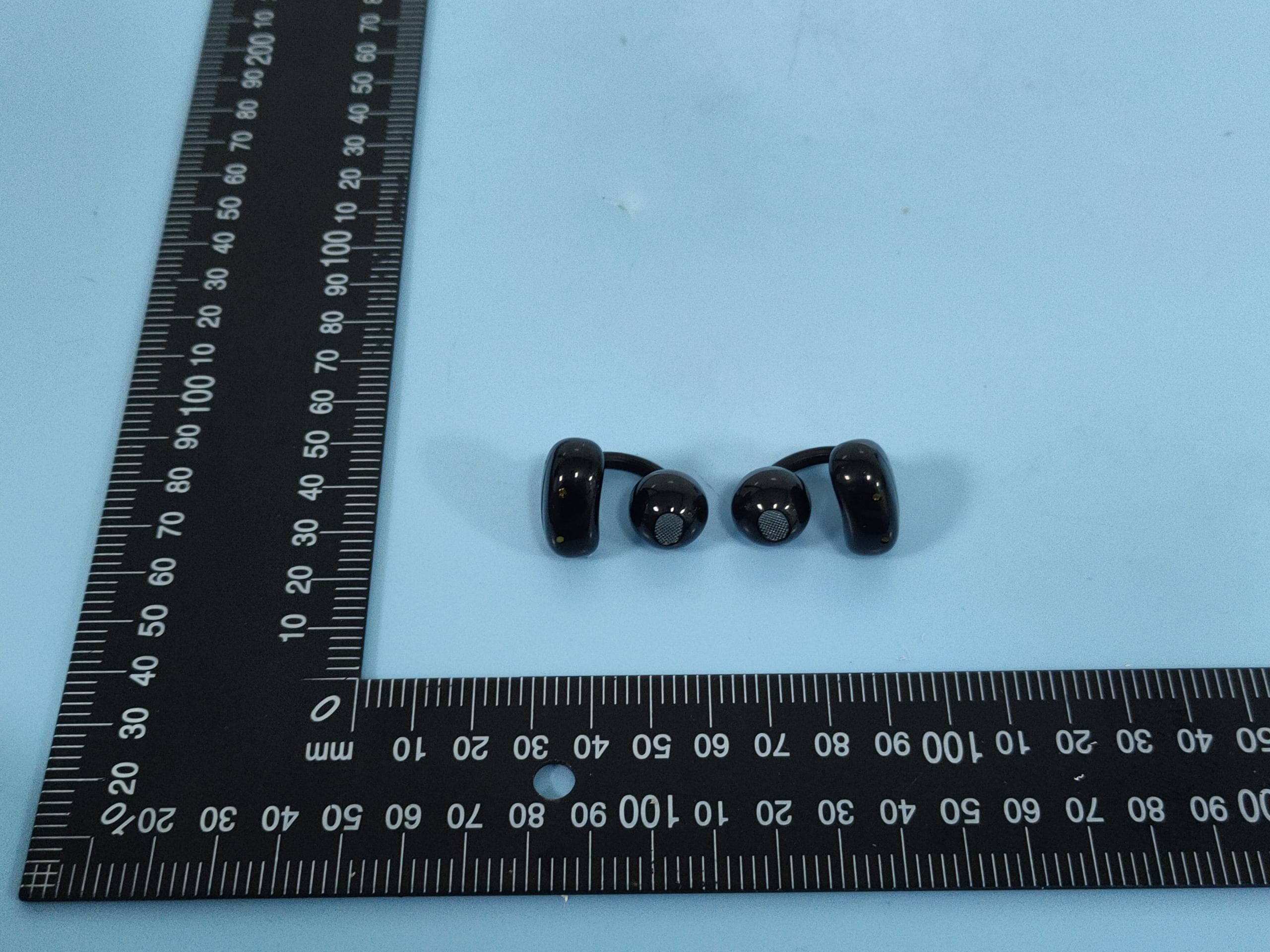Bluetooth earphones - FCC ID 2BBFL-Q13 - Shenzhen SaiFeng Electronic Technology Co., Ltd