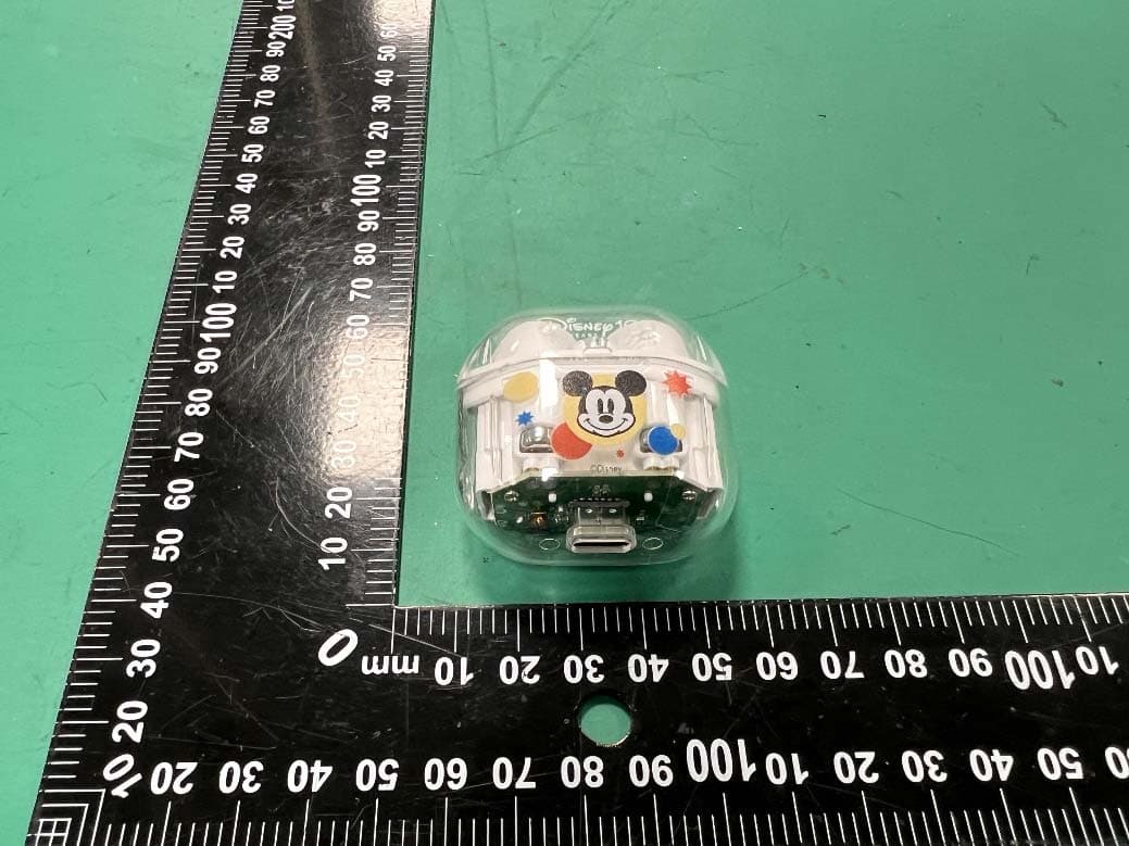 MINISO DISNEY 100 CELEBRATION COLLECTION TWS EARPHONES - FCC ID 2BBLO-YB065 - Guangdong Baoli Electronic Co.,Ltd.