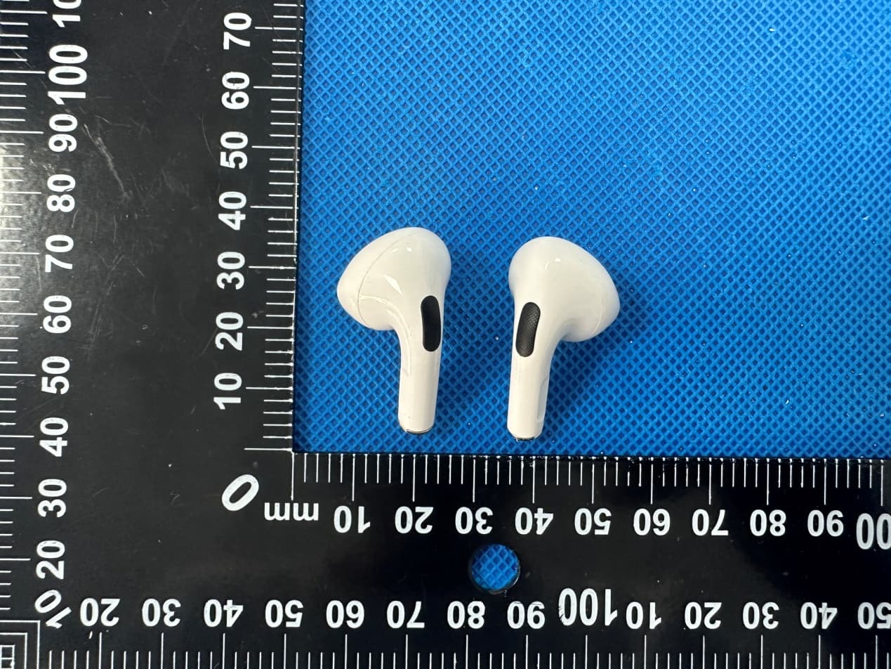 True Wireless Earphones - FCC ID 2BBPZ-HY20231001 - HYUNDAI Creative (Shenzhen)Technology Development Co., Ltd.