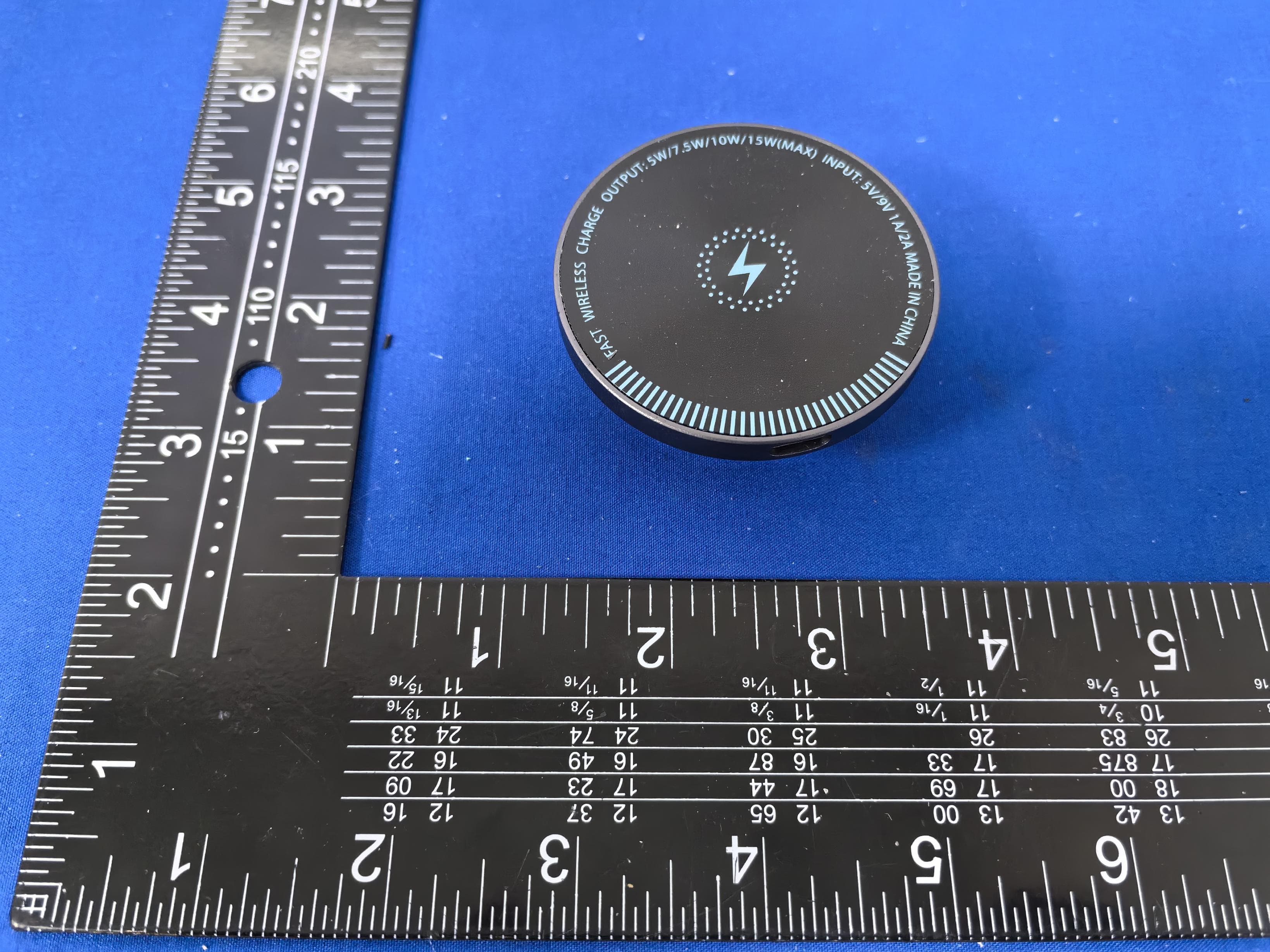Magnetic wireless charger - FCC ID 2BC5V-A6 - Shantou Yaqi Trading Co., Ltd.
