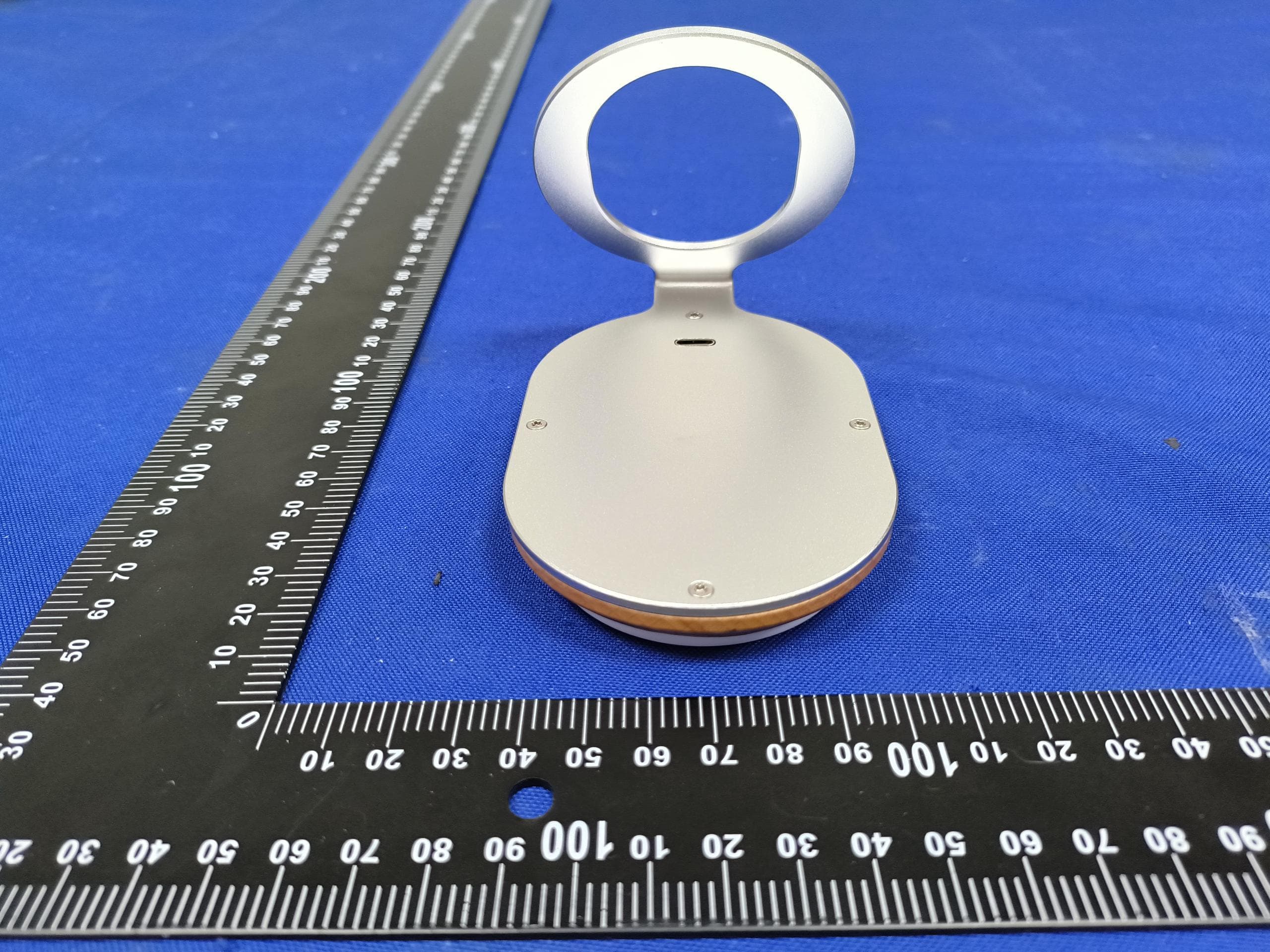 Wireless charger - FCC ID 2BCYR-X60 - ARK Ltd.