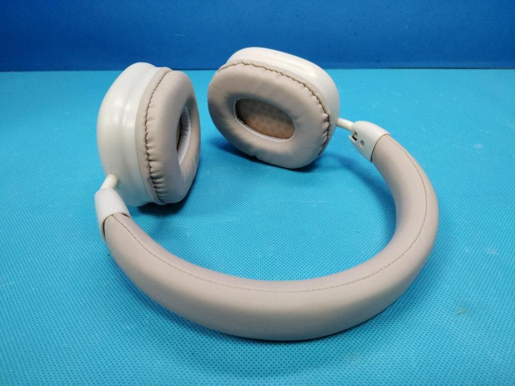 Bluetooth headset - FCC ID 2BDQB-B36 - Shantou city Chaoyang district Gurao town Lanxin electronics factory