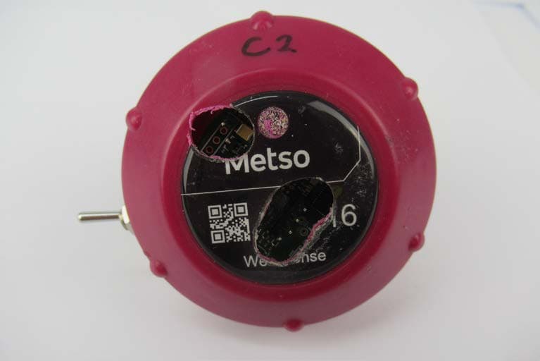 The WearSense Hugger sensor is a wireless wear monitoring device that monitors wear in real time and informs when to change liners through the use of a companion cloud-based portal - FCC ID 2BFPRMM1774190 - Metso Australia Pty Ltd