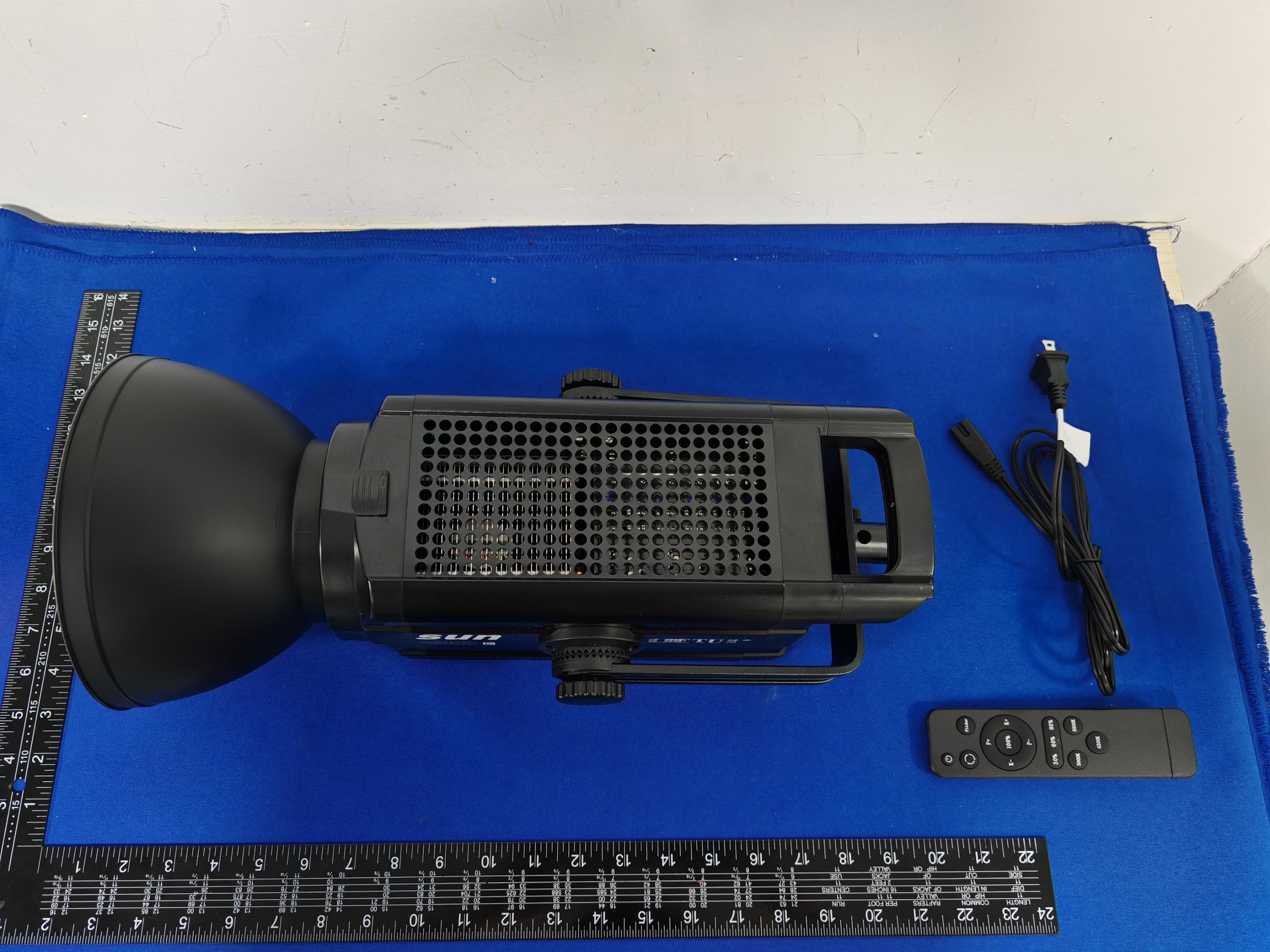 Photographic lamp - FCC ID 2BFTR-M800 - Shaoxing ShangYu FeiXiang Photographic Equipment Plant