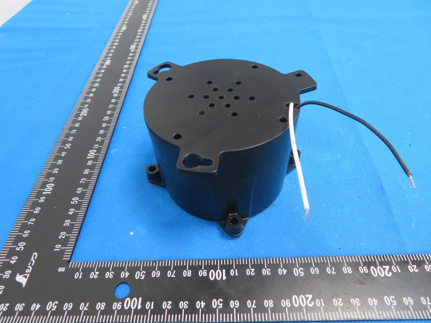 Bluetooth speaker - FCC ID 2BFZX-SKU01 - Yu Yuan Limited