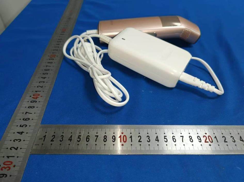 IPL Home Use Hair Removal Device - FCC ID 2BGFM-DT015 - Shenzhen Beauty Every Moment intelligent electric Co.,Ltd.