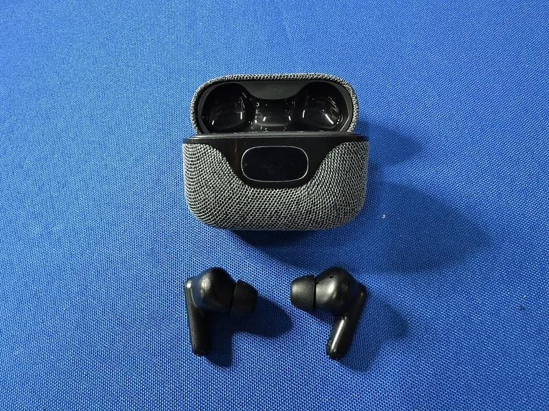 Bluetooth Earphone - FCC ID 2BK3OATTG101F - Distribution Axessorize Inc