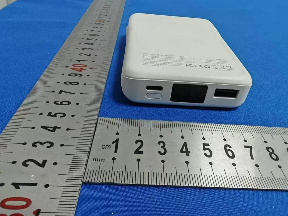 Portable Charger - FCC ID 2BK6L-W17 - Zhengzhou Yeming Trading Co., Ltd.