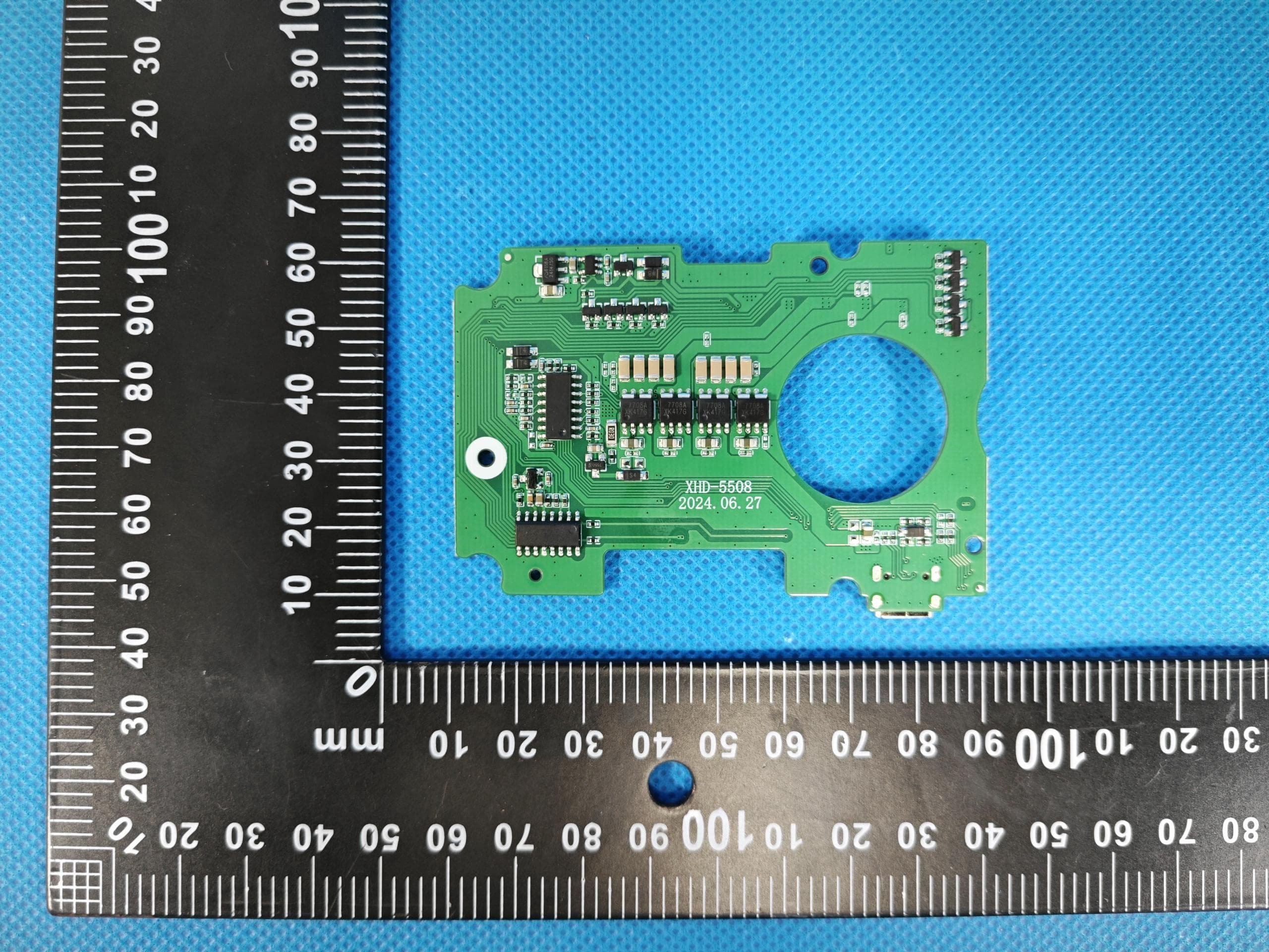 Folding And Rotating Car Mount - FCC ID 2BKAR-X01 - Shenzhen Meiwang Auto Part Co., Ltd