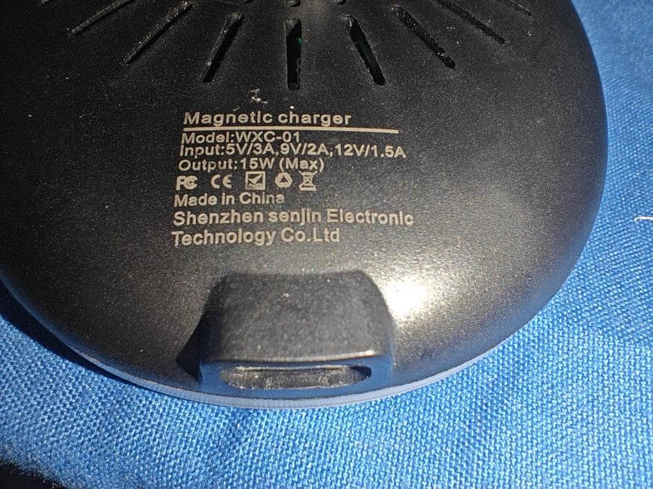 Magnetic charger - FCC ID 2BS88-WXC-01 - Shenzhen senjin Electronic Technology Co.,Ltd