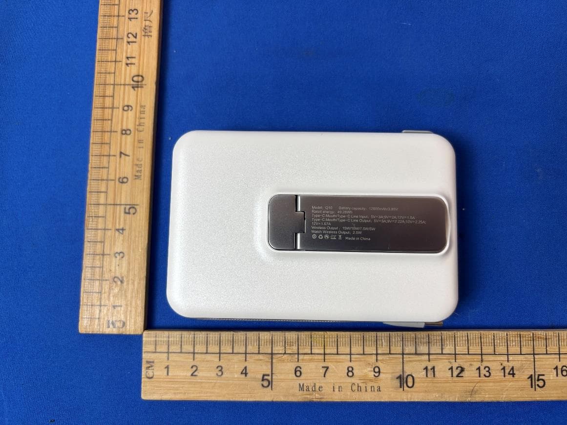 Magnetic wireless charging power bank - FCC ID 2BSER-Q10 - Dongguan Naisi Electronic Technology Co., Ltd
