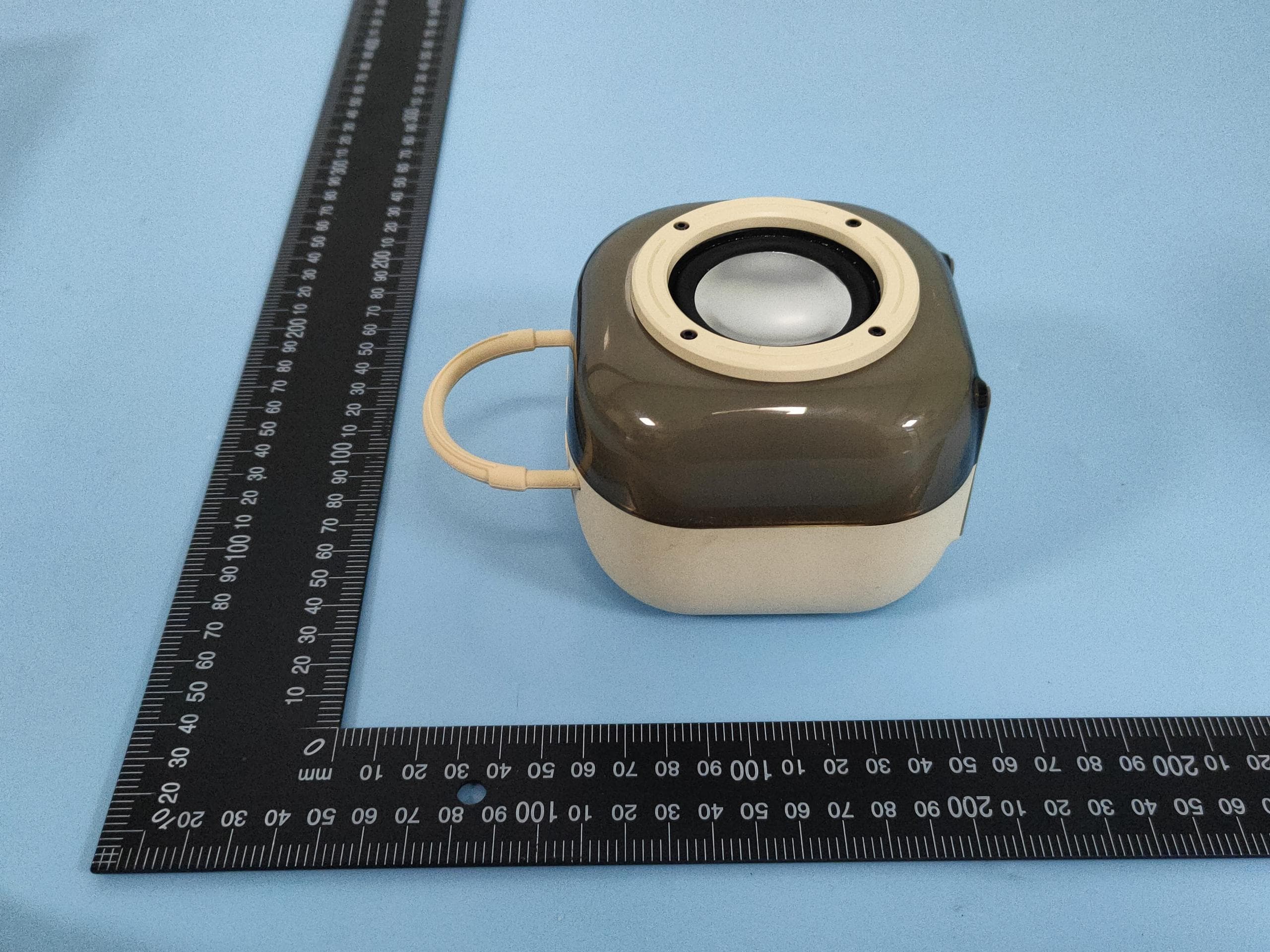 Wireless Karaoke Speaker - FCC ID 2BSR8-MU-A06 - Shenzhen Weishidai Technology Co., Ltd.