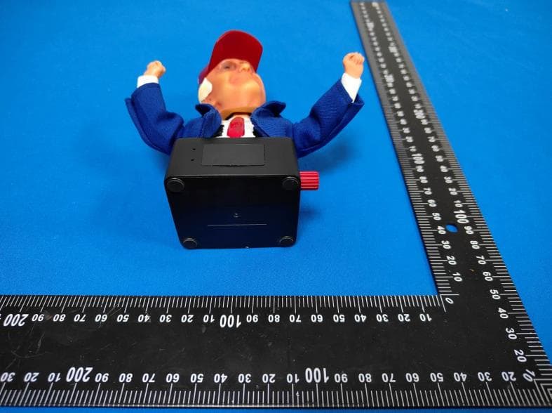 Electronic bobblehead figure - FCC ID 2BSRQ-LM-018 - Shenzhen LM Technology Co., Ltd.