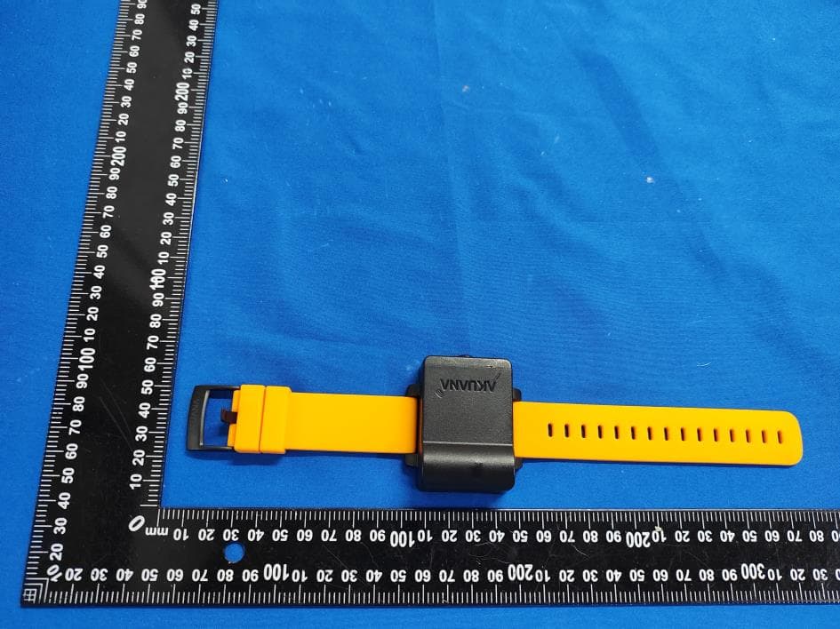 OPAH X Heating Vest Wristband Controller - FCC ID 2BTKS-OPAHX - Shenzhen Yiru Diving Equipment Company