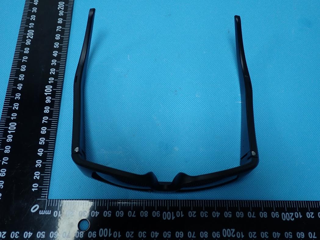 Magic AI Glasses - FCC ID 2BTYX-GLASSESW - WHL Holding Limited