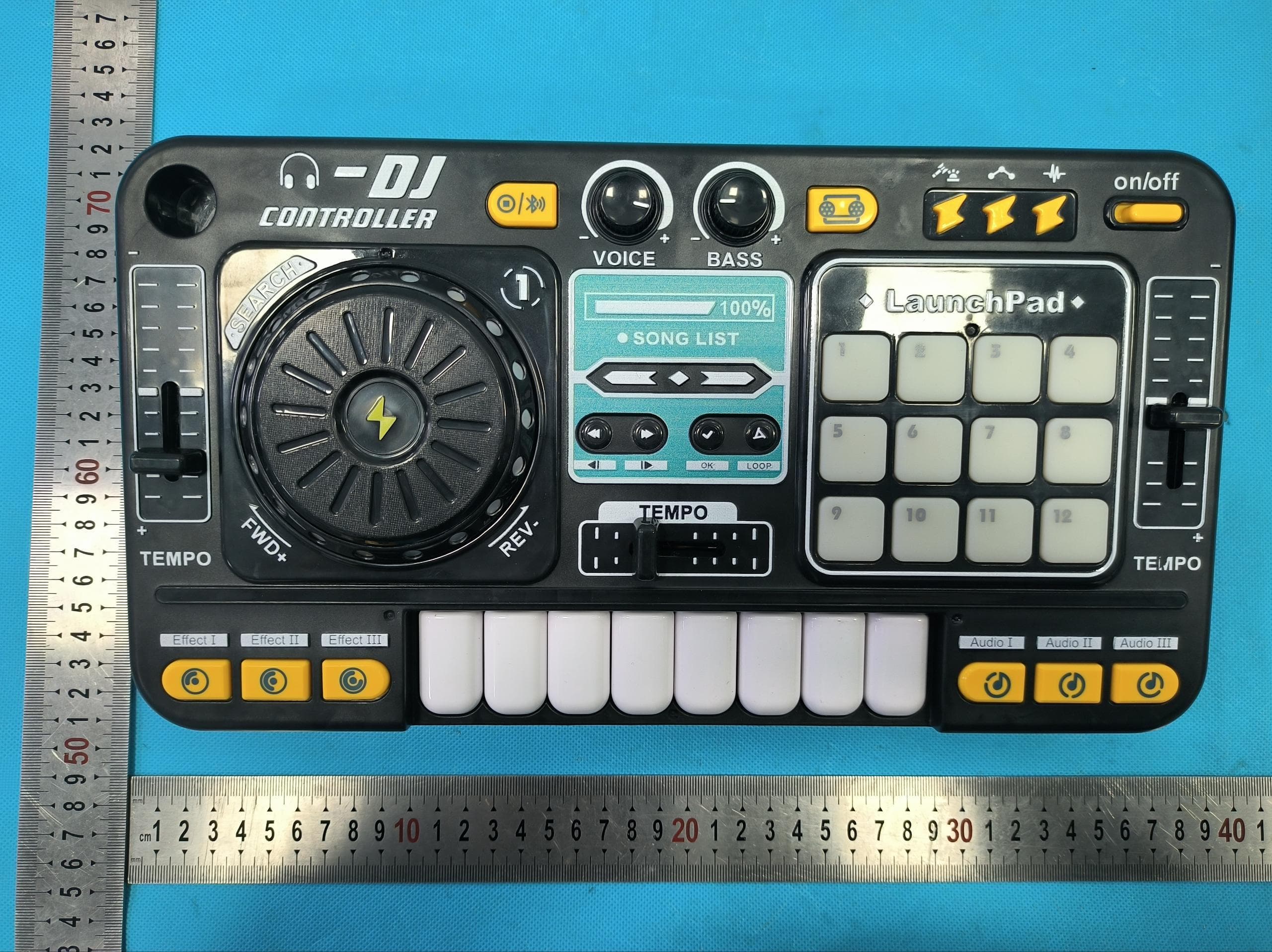 Bluetooth simulation playable disc player toy - FCC ID 2BU4P-8D-8B - HiTu Technology (Shenzhen) Co., Ltd.