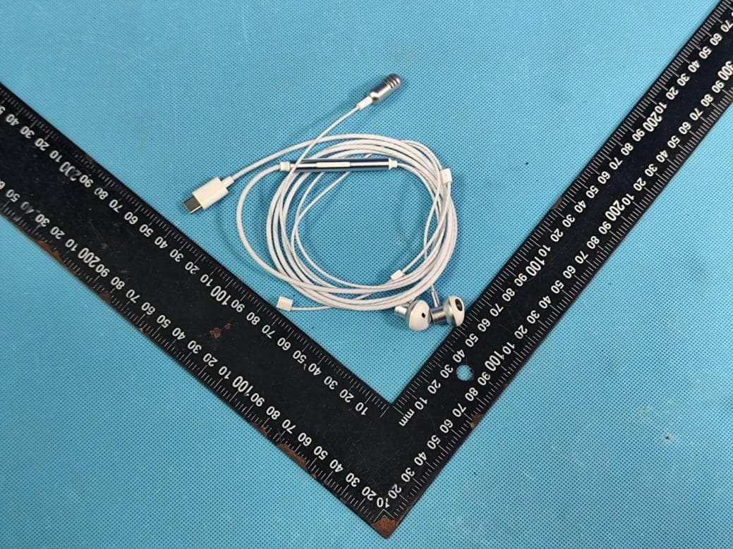 Wired karaoke headphone - FCC ID 2BUKA-K08 - GANZHOU XIONGDING ELECTRONICS CO,.LTD