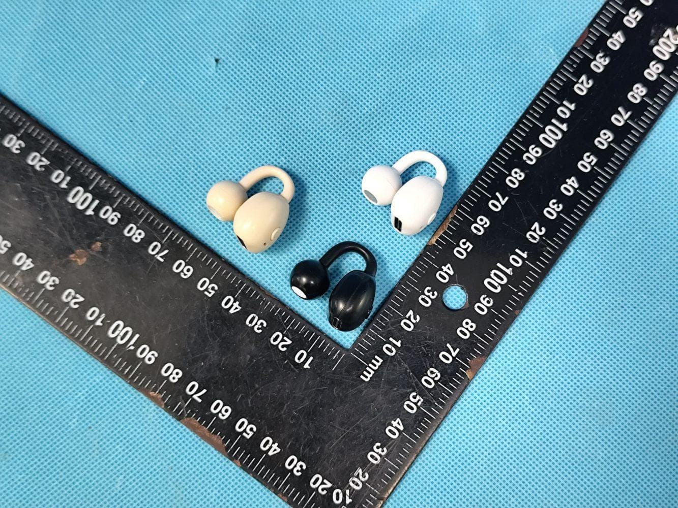 wireless earphones - FCC ID 2BUZB-GD31 - Shenzhen Dewanghong Technology Co. LTD