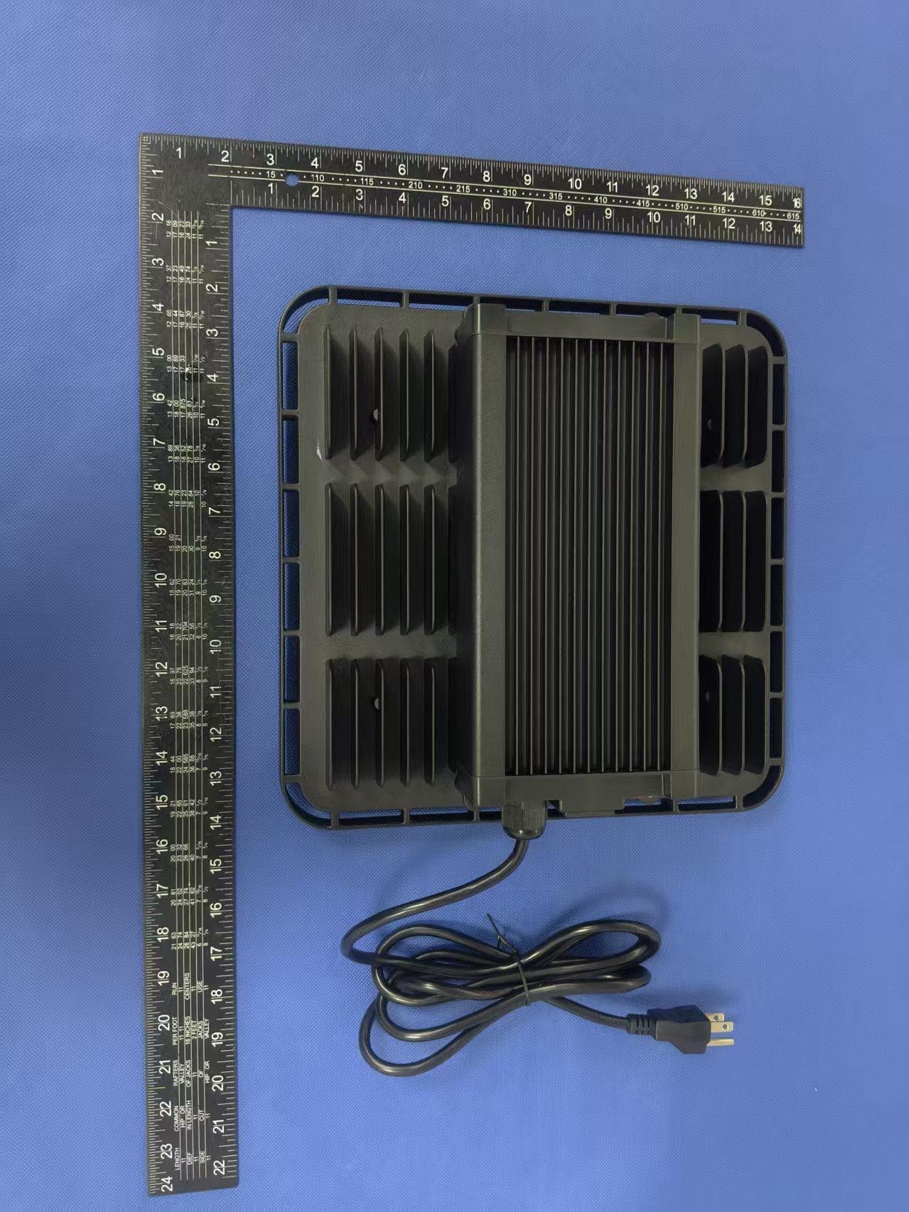 Plant growth light - FCC ID 2BVQ9-PGL-801 - DongGuan Yihan Technology Co.,Ltd
