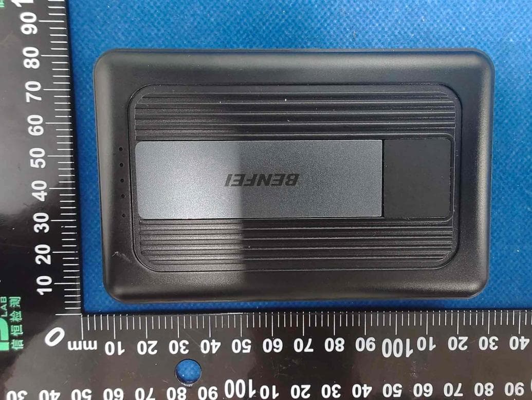 10KmAh Mag Wireless PowerBank - FCC ID 2BWBH-424 - Jinggangshan Zhongrui Electronics Co., Ltd.