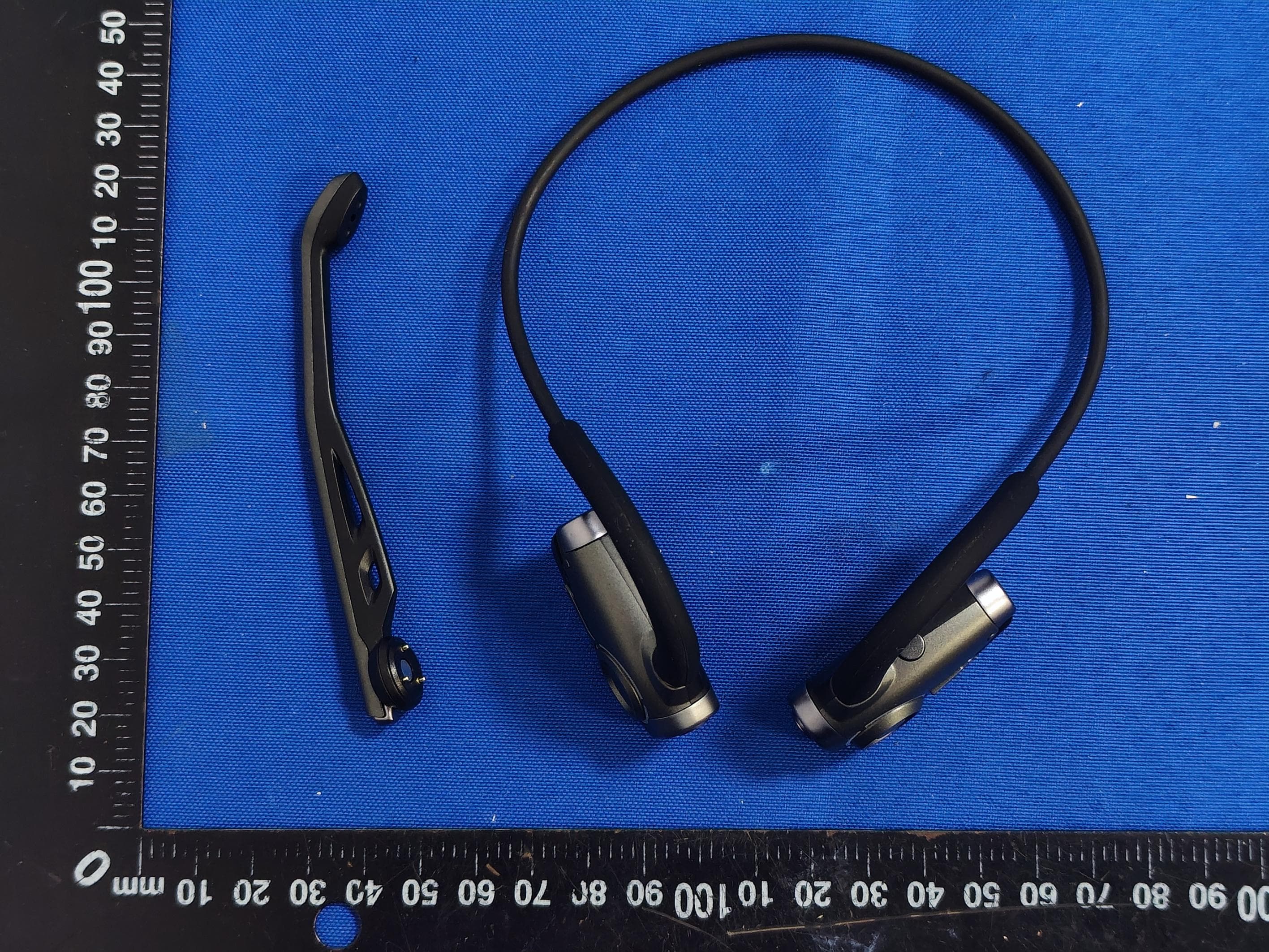 Open Ear Headphones - FCC ID 2BWEP-EXTREMEREALM - Shenzhen Qilian Electronics Co., Ltd.