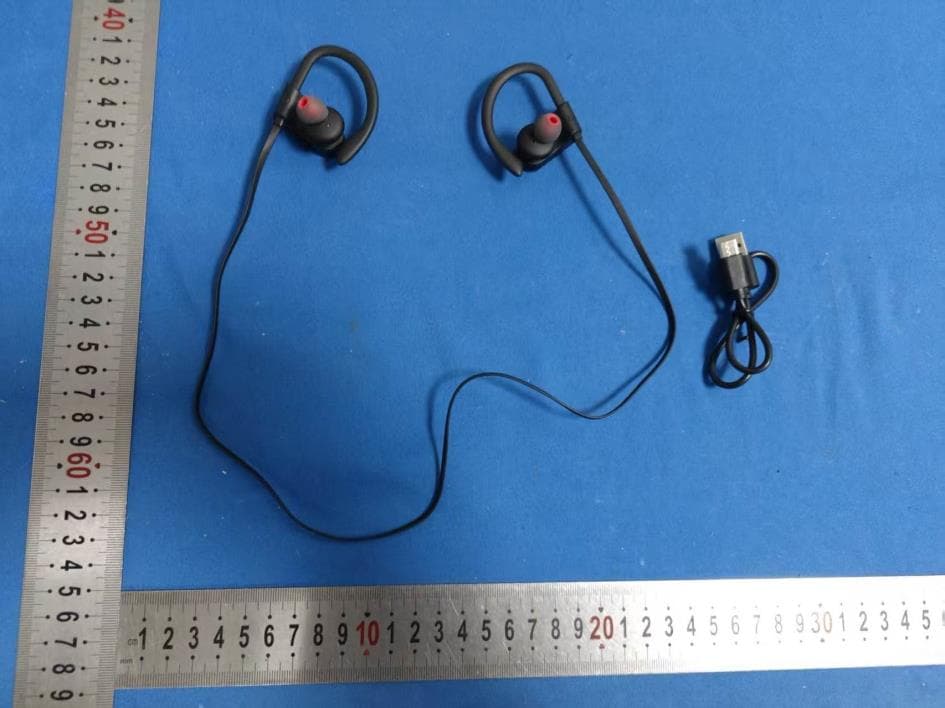 Wireless Bluetooth Headphones - FCC ID 2BWMG-B0734S1YBS - Shenzhen Dekelan Technology Co.,Ltd