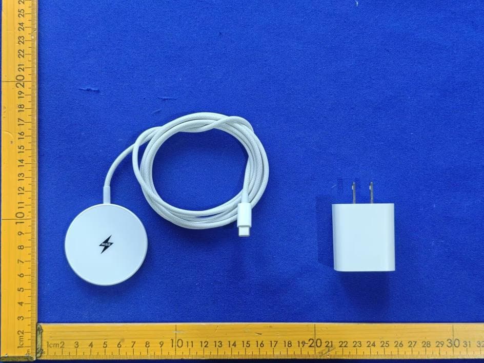 Magnetic Wireless Charger - FCC ID 2BWZY-PD-D35 - Hong Kong Hengruida International Co., Limited