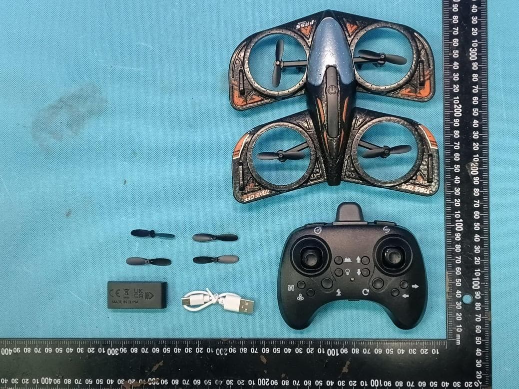 Toy Drone - FCC ID 2BXCV-RX122 - shantoushirongxiakejiyouxiangongsi