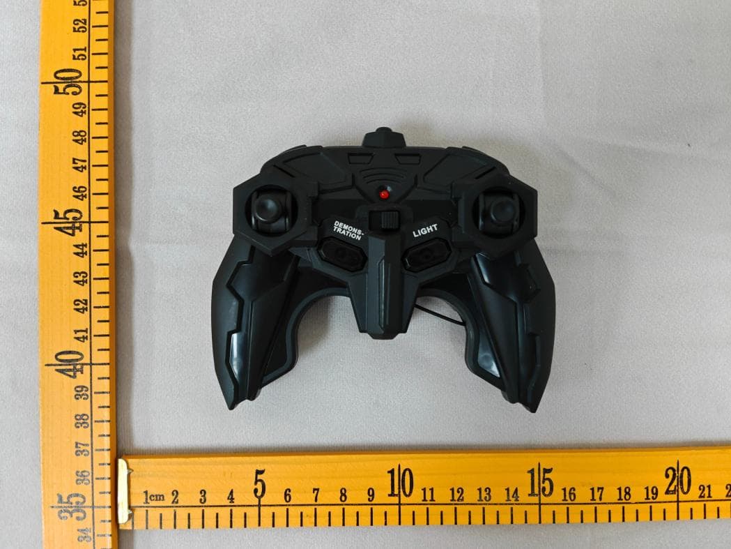 Two-sided toy car - FCC ID 2BXL9-OF-Y8 - HONG KONG CLOUD WIN TECH CO., LIMITED