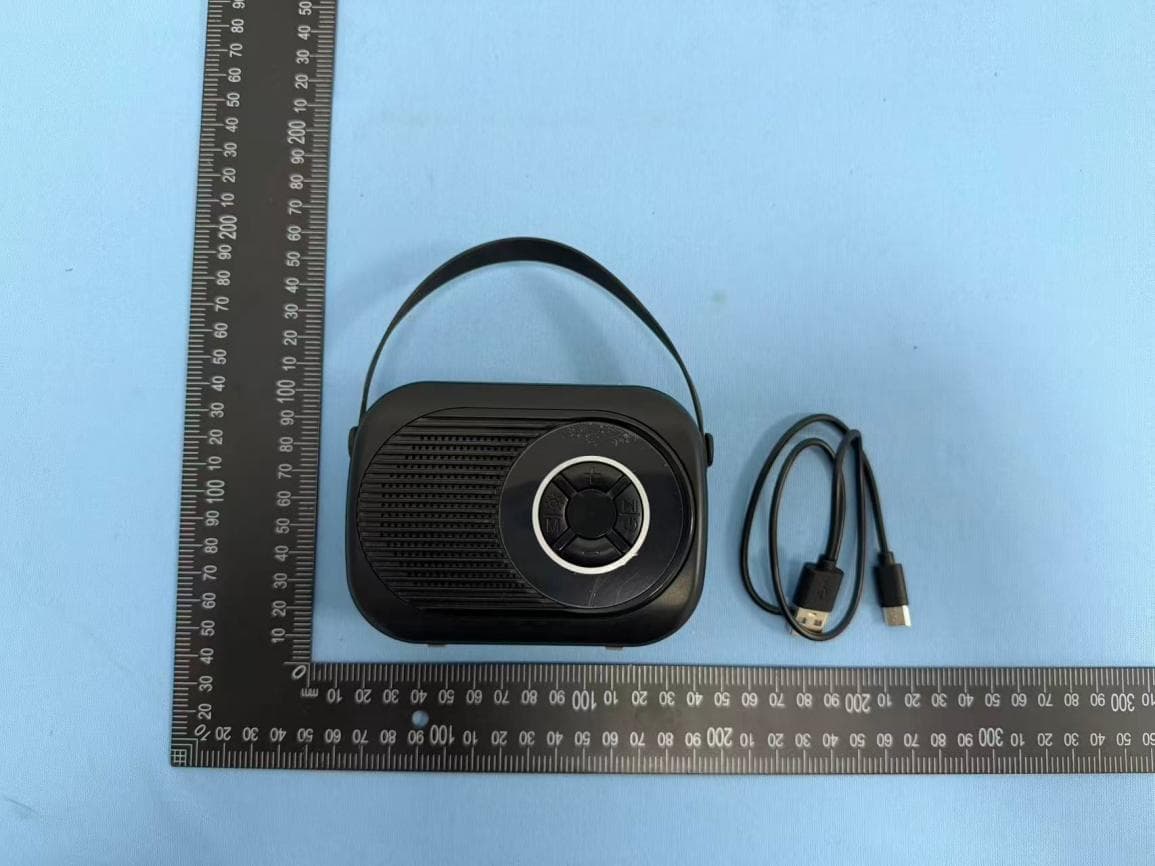 Portable wireless speaker - FCC ID 2BXMS-A800 - Shenzhen Zhuomi Technology Co.,Ltd.