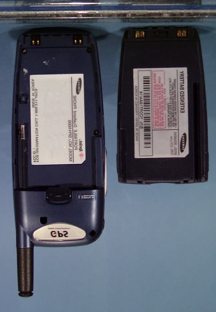 Tri-Mode Dual-Band Analog/PCS Phone (AMPS/CDMA) - FCC ID A3LSPHN300 - Samsung Electronics Co Ltd