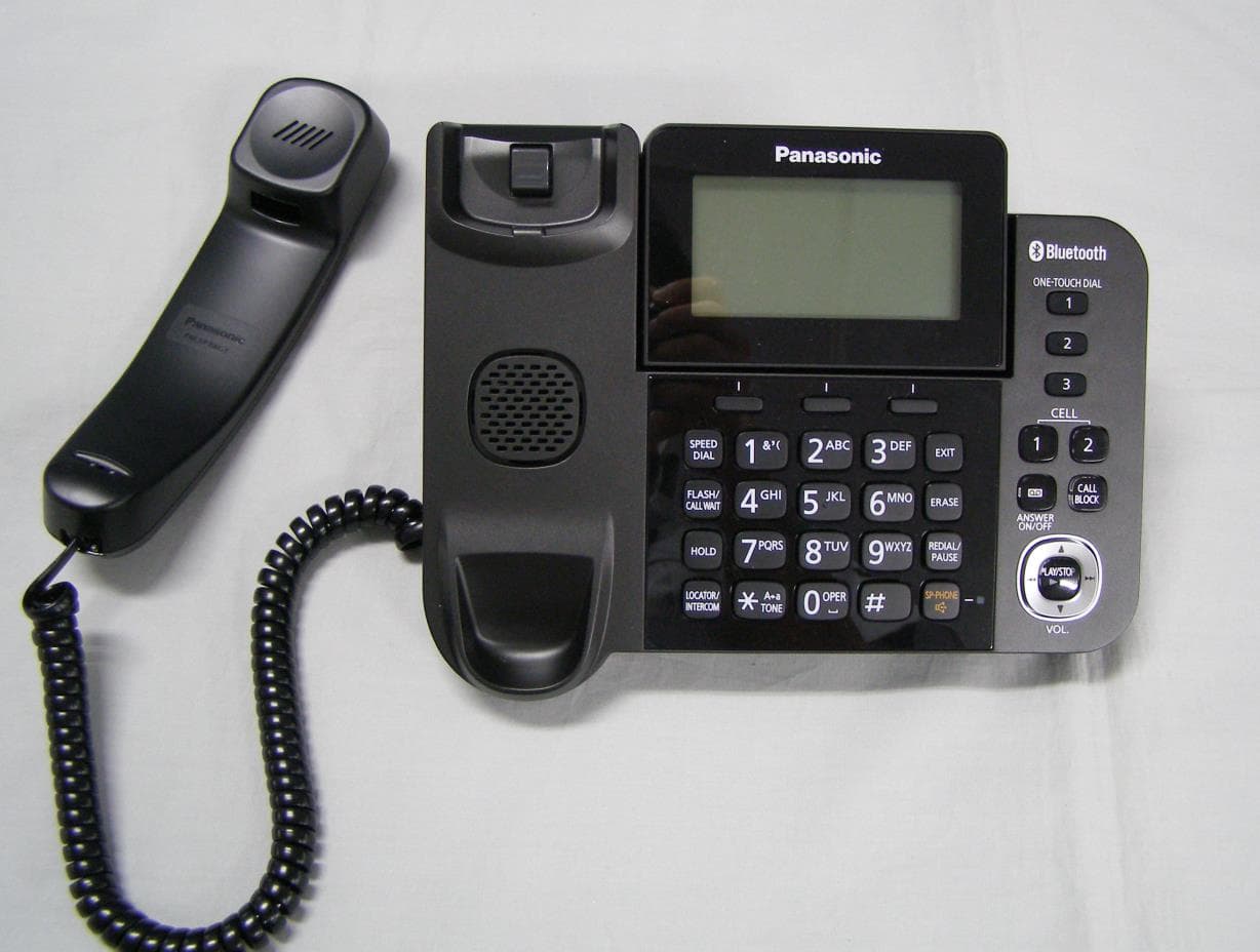 UPCS Cordless Telephone Base Station with Bluetooth Transceiver - FCC ID ACJ96NKX-TGF380A - Panasonic Corporation of North America