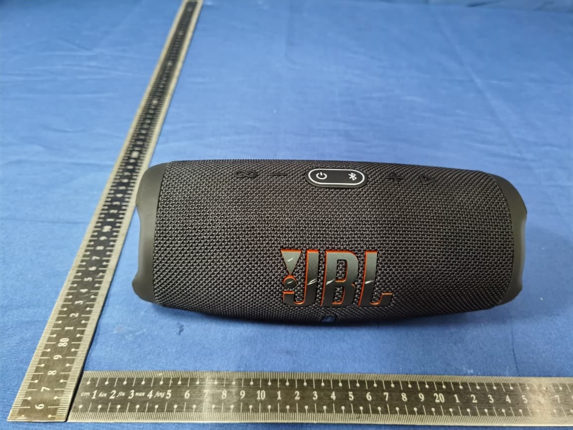 Portable Bluetooth Speaker - FCC ID APIJBLCHARGE5H - Harman International Industries, Inc