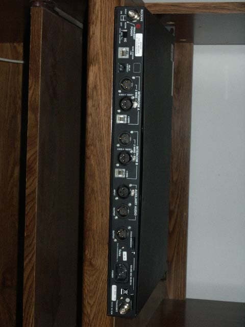 UHF Audio Base Station - FCC ID B5DM529 - Bosch Security Systems, Inc.