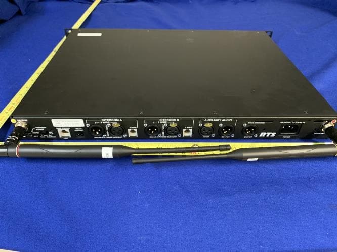 Wireless Intercom Base Station - FCC ID B5DM543 - Bosch Security Systems, Inc.