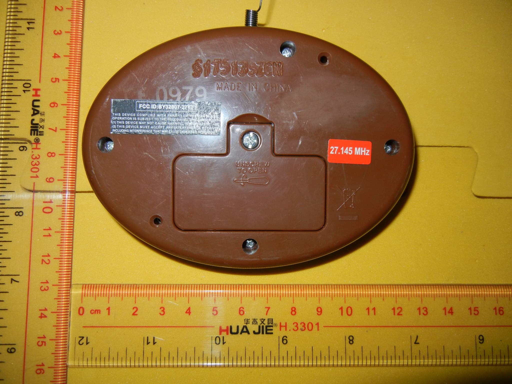26.96-27.28 MHz Wireless Remote Control Toy - TX - FCC ID BY32007-27TT - Scientific Toys Ltd