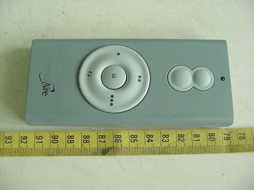Transmitter of Remote Control - FCC ID CHQ7084T - Rhine Electronics Co Ltd
