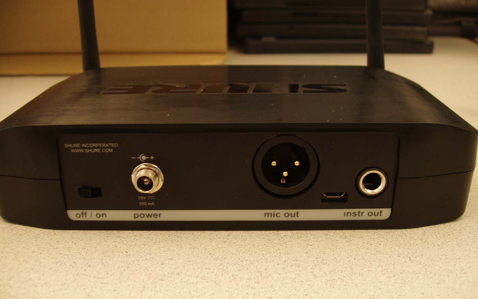 Wireless microphone receiver - FCC ID DD4GLXD4 - Shure Incorporated