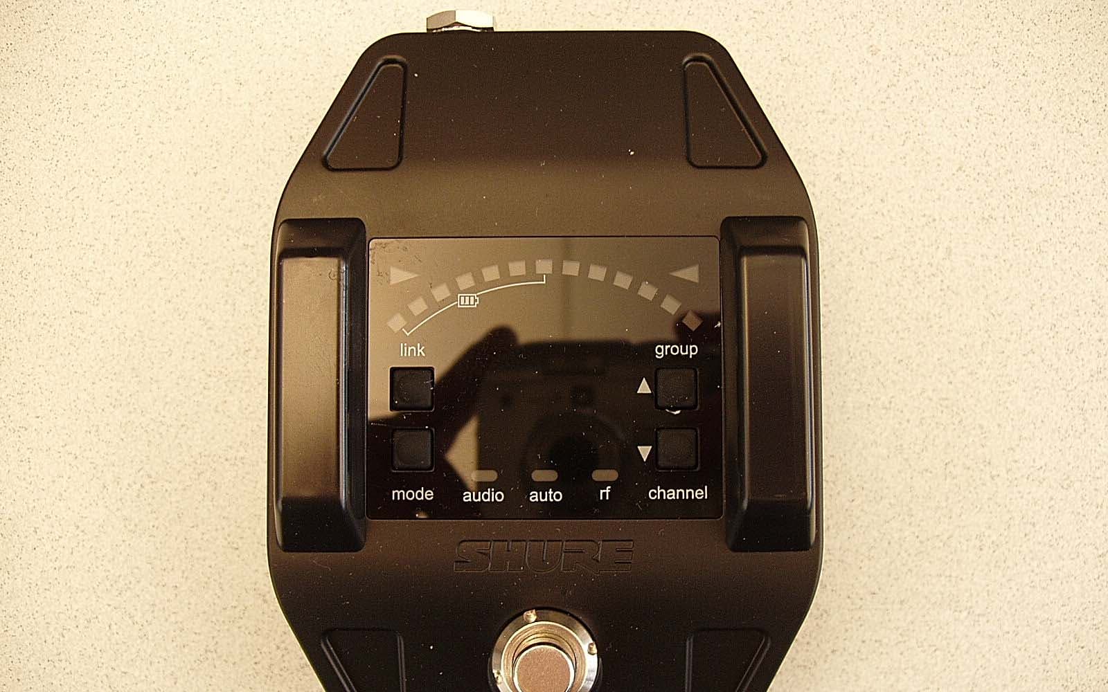 Wireless Guitar Pedal Receiver - FCC ID DD4GLXD6 - Shure Incorporated