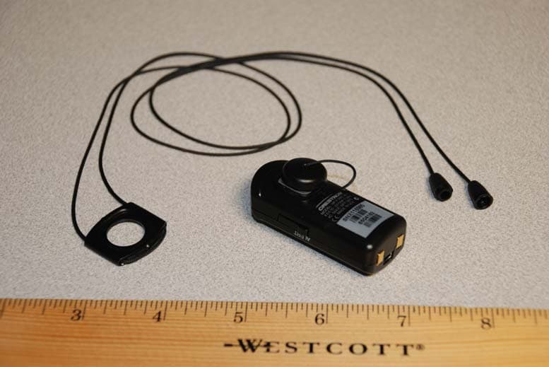 Wireless Microphone with Frequency Hopping Transmitter - FCC ID EROMP-FSMIC - Crestron Electronics Inc